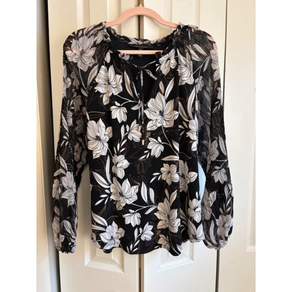 White House Black Market Floral Tunic Blouse Size Medium | Sheer Pleated Sleeves - Picture 3 of 9